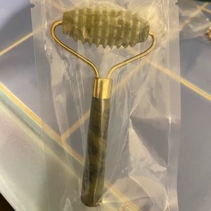 NWT Jade facial roller